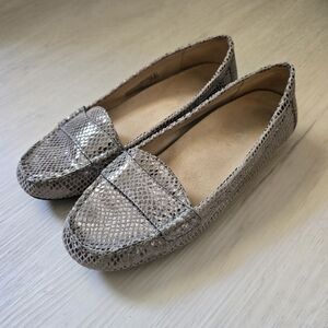 Women's Vionic Silver Gold Metallic Leather Loafers Size 6
